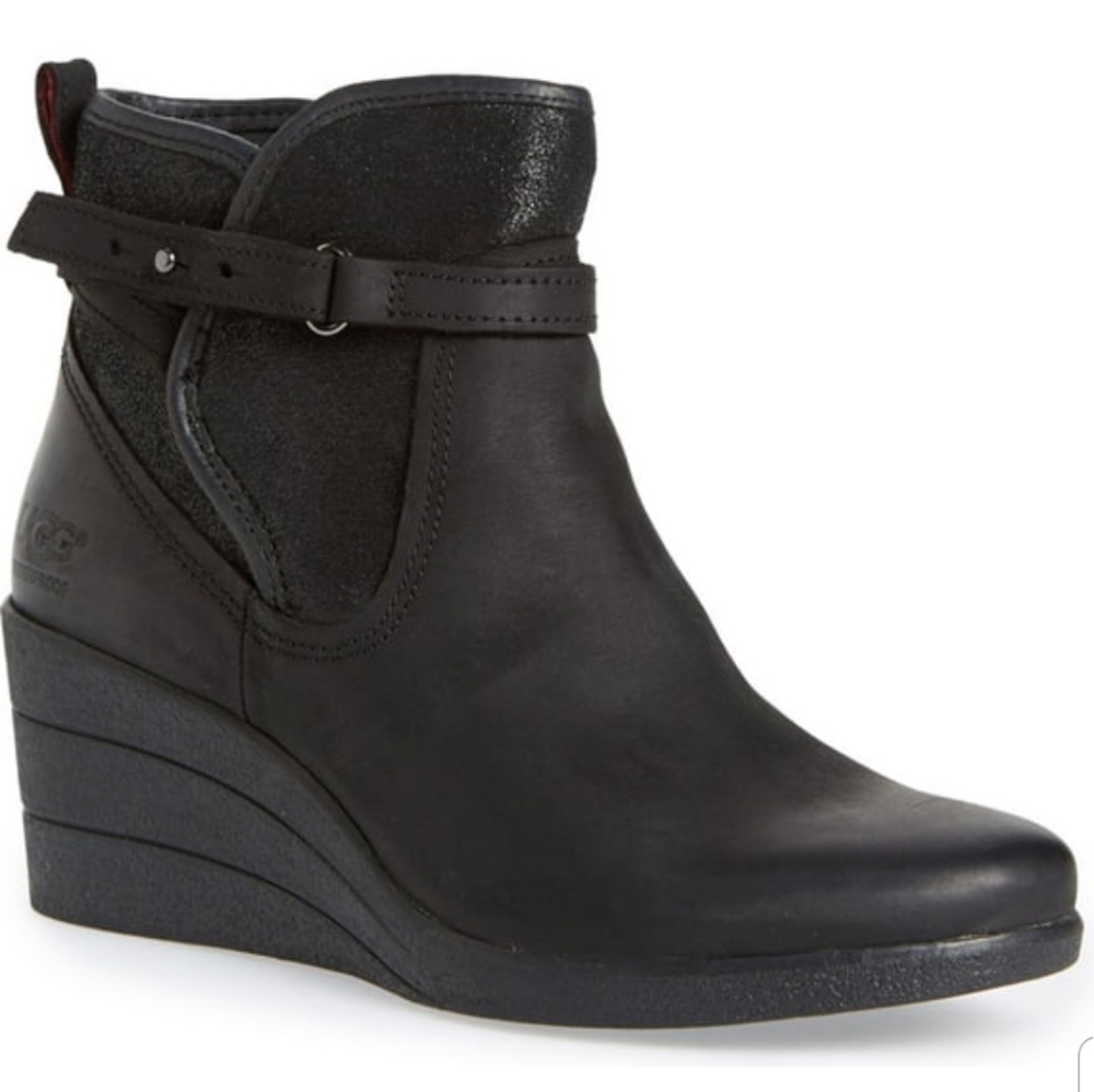 Ugg Emalie Waterproof Wedge size 9